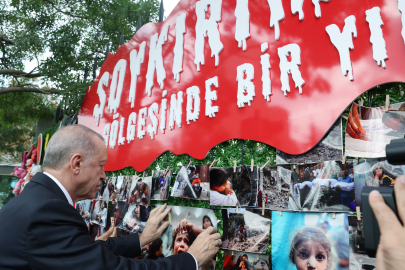 Cumhurbaşkanı Erdoğan "Soykırımın Gölgesinde Geçen Bir Yıl" sergisini gezdi