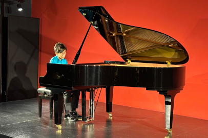 Genç piyanist Ali Keskin alkış topladı