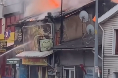 Bursa’da tek katlı dükkan alev alev yandı