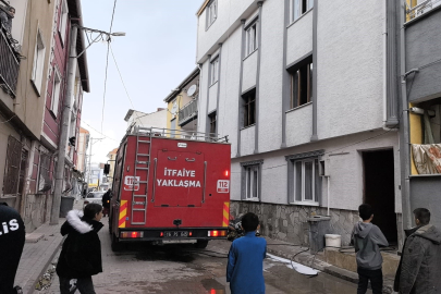 Yanan evden 2 çocuğu itfaiye ekipleri kurtardı