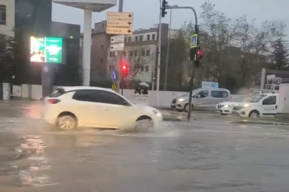Fırtına ve yağmur, kentte zorlu anlar yaşattı