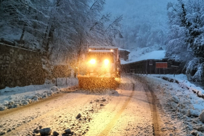 Büyükşehir, karla mücadele çalışmalarını sürdürüyor