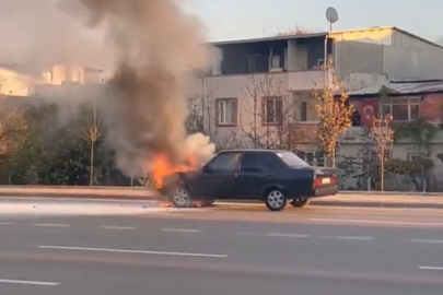 Seyir halindeki araç yanarak hurdaya döndü