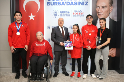 Başkan Bozbey milli sporcuları ağırladı