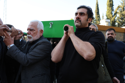 Şarkıcı Bayhan'ın acı günü! Babasını son yolculuğuna uğurladı