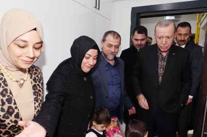 Cumhurbaşkanı, depremzede ailenin evine konuk oldu
