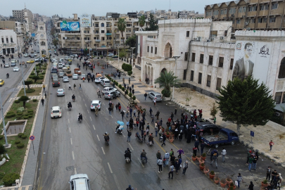 Suriye'de Hama muhalif grupların yönetimine geçti