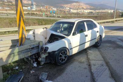 Otomobil bariyerlere saplandı