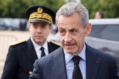 Fransa Yüksek Mahkemesi, Sarkozy'nin yolsuzluk davasında verilen hapis cezasını onadı