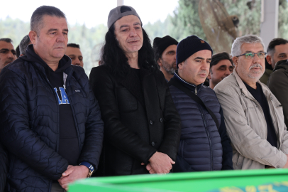 Murat Kekilli, gözyaşları içinde annesine veda etti