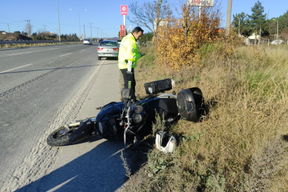 Otomobilin çarptığı motosiklet sürücüsü hayatını kaybetti