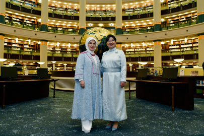 Emine Erdoğan, Moğolistan Devlet Başkanı’nın eşi ile bir araya geldi