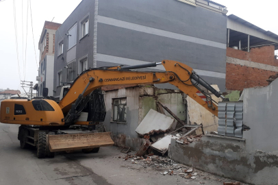 Osmangazi'de metruk bina yıkımları yeni yılda hız kazandı