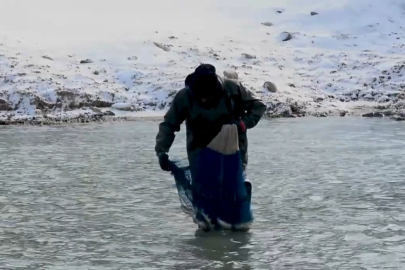 Buzlu suda balık avı