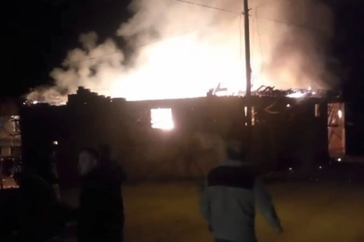 Depoda çıkan yangın köylülerin yardımıyla söndürüldü