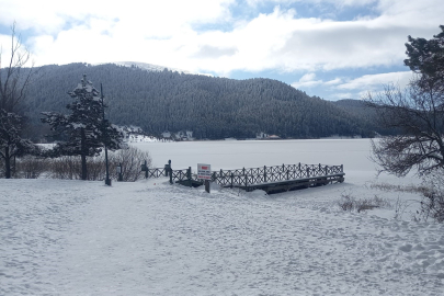 Doğa harikası Abant Gölü buz tuttu