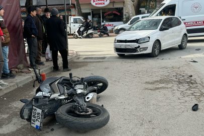 İznik'te korkutan kaza, motosiklet otomobille çarpıştı