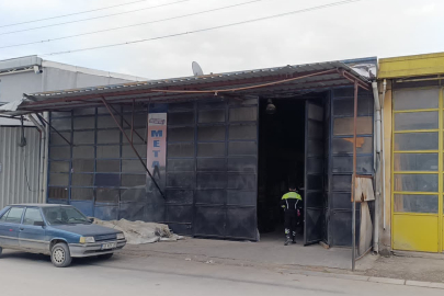 Tadilat için çıktığı çatıdan düşerek yaralandı