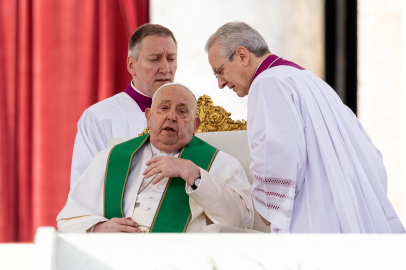 Papa iki kez solunum yetmezliği yaşadı