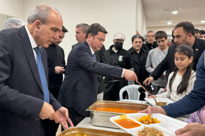 Başkan Aydın vatandaşlara iftar yemeği dağıttı