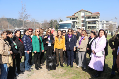 CHP Bursa İl Kadın Kolları'ndan 8 Mart açıklaması : İktidar kadınları karanlığa mahkum etti