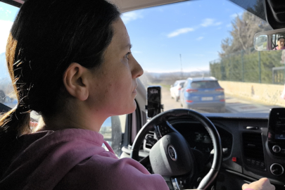 Kadınların gücünü direksiyon başında gösteriyor