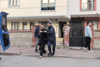 3 kişiyi bıçak ve çekiçle yaralayıp serbest kaldı!