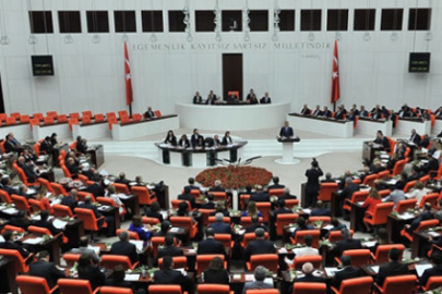 CHP milletvekilleri kürsüyü işgal etti