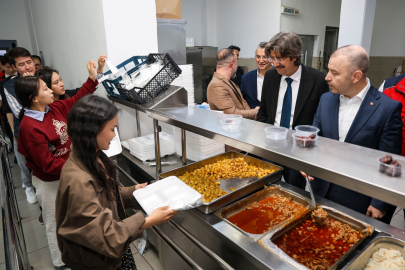 Rektör Yılmaz öğrencilerle iftarda buluştu