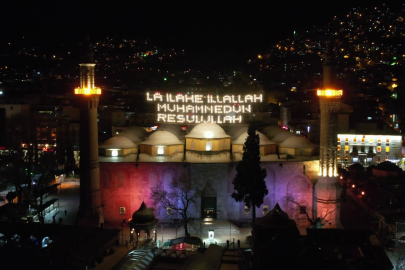 Ulu Cami'nin Ramazan mahyası değişti