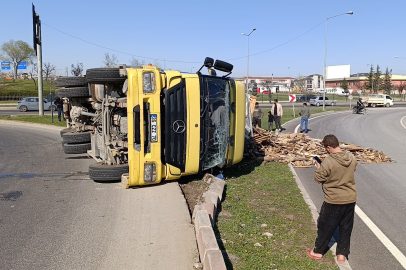 Dönüş yaparken kontrolden çıkarak devrildi