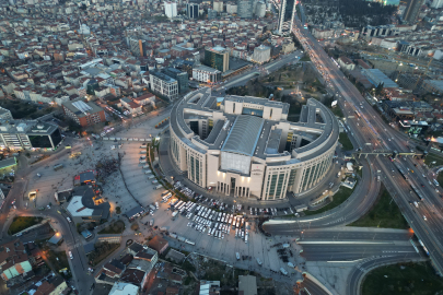 İstanbul Adalet Sarayı önünde alınan güvenlik önlemi havadan görüntülendi
