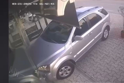 Kiracıyla anlaşamayan yer sahibi dükkana otomobille daldı