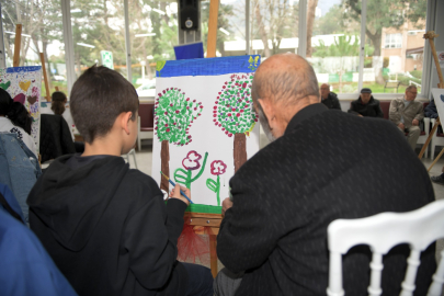 Osmangazili öğrenciler huzurevi sakinleriyle resim yaptı
