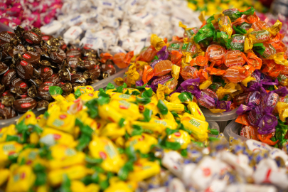 Pazar tezgahları bayram şekerleriyle renklendi