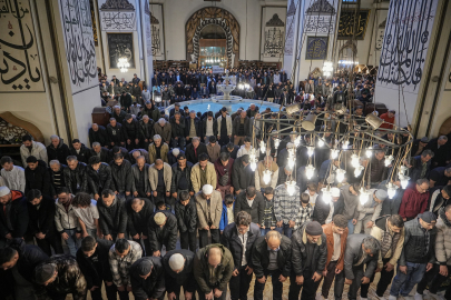 Bayram sabahı Bursalılar camilere akın etti