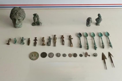 Baskın yapılan evden tarihi eserler çıktı!