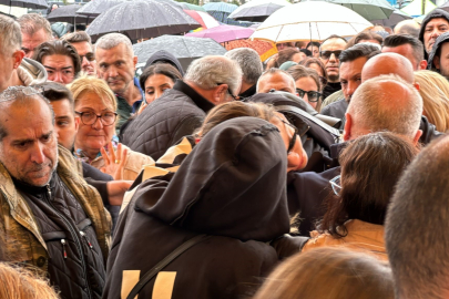 Volkan Konak'ın kızı Şimal Konak cenaze töreninde fenalaştı