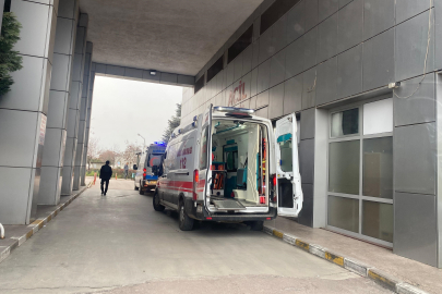 Tavuk döner yiyen 52 kişi hastanelik oldu