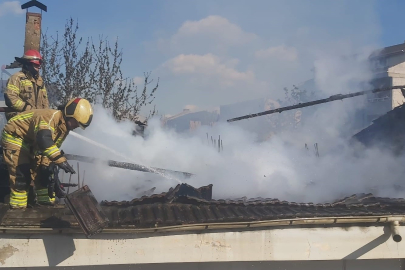 Bursa'da köy evi alevlere teslim oldu!