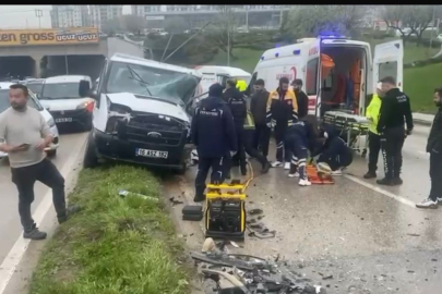 Yağmurlu havada korkunç kaza! 1'i ağır 2 yaralı