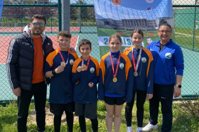 Osmangazi’nin genç raketleri kortta yıldızlaştı