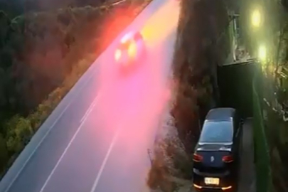 Feci kaza iki araç kafa kafaya çarpıştı! 4 yaralı