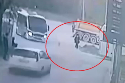 Önce yayaya sonra araçlara çarptı!