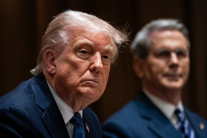 Beyaz Saray'da 'Signal Yemen' skandalı! Trump kritik ismi görevden aldı