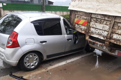 Kontrolden çıkan araç kamyona çarptı