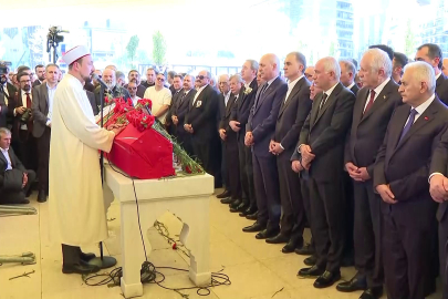 Sırrı Süreyya Önder son yolculuğuna uğurlandı