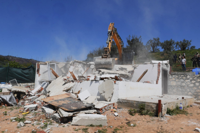 Bursa'da 25 kaçak yapı yıkıldı