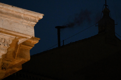 Konklav'ın ilk turunda yeni Papa seçilemedi