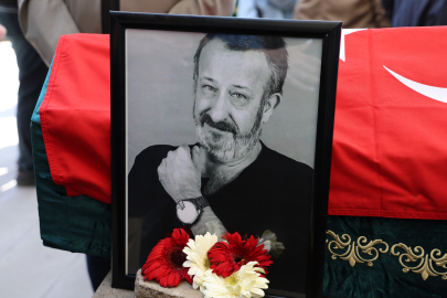 Usta sanatçı Naşit Özcan, son yolculuğuna uğurlandı